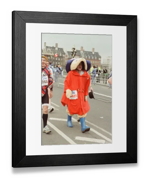 Framed Print : The London Marathon - 1991 Runners in fancy dress run over Westminster Bridge Framed Print : The London Marathon - 1991 Runners in fancy dress run over Westminster Bridge