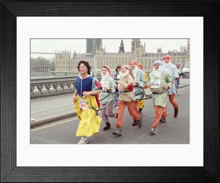Framed Print : The London Marathon - 1991 Runners in fancy dress run over Westminster Bridge Framed Print : The London Marathon - 1991 Runners in fancy dress run over Westminster Bridge