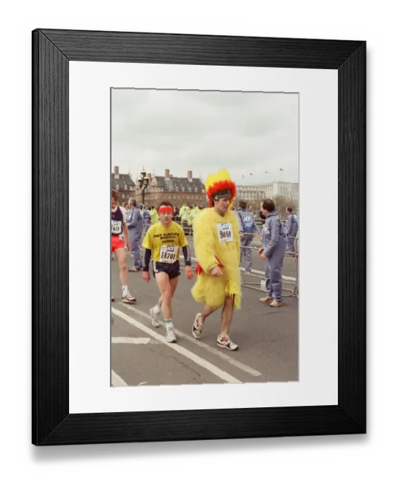 Framed Print : The London Marathon - 1991 Runners in fancy dress run over Westminster Bridge Framed Print : The London Marathon - 1991 Runners in fancy dress run over Westminster Bridge