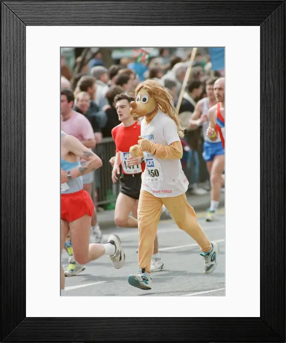 Framed Print : The London Marathon, 1991. Runners passing through and around Tower Bridge Framed Print : The London Marathon, 1991. Runners passing through and around Tower Bridge