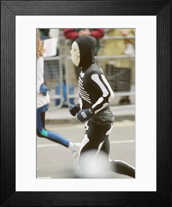 Framed Print : The London Marathon, 1991. Runners passing through and around Tower Bridge Framed Print : The London Marathon, 1991. Runners passing through and around Tower Bridge