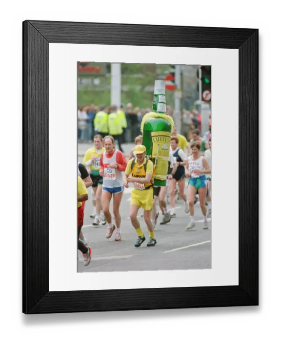 Framed Print : The London Marathon, 1991. Runners passing through and around Tower Bridge Framed Print : The London Marathon, 1991. Runners passing through and around Tower Bridge