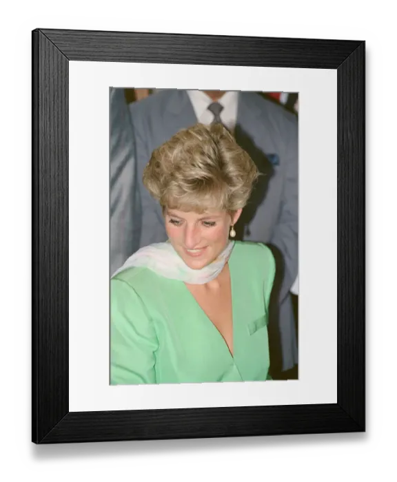 Framed Print : HRH, The Princess of Wales, Princess Diana visits Pakistan in September 1991