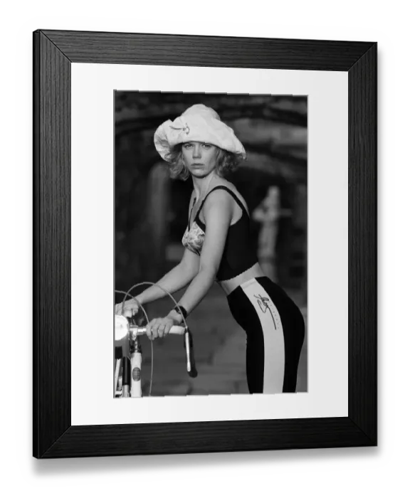 Framed Print : Model poses for a fashion shoot. 17th February 1988 Framed Print : Model poses for a fashion shoot. 17th February 1988