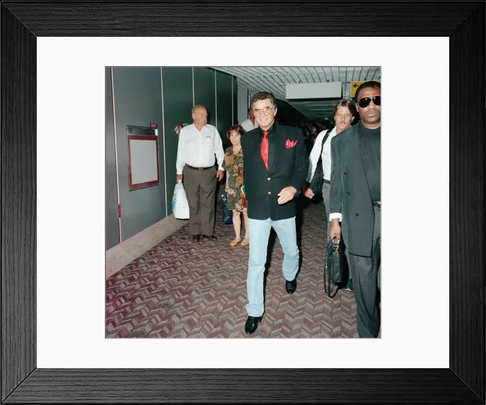 Framed Print : American actor Burt Reynolds at Heathrow Airport, arriving from New York Framed Print : American actor Burt Reynolds at Heathrow Airport, arriving from New York