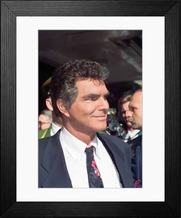 Framed Print : American actor Burt Reynolds opening the Harrods Sale. 7th July 1993 Framed Print : American actor Burt Reynolds opening the Harrods Sale. 7th July 1993