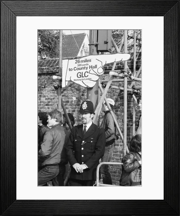 Framed Print : London Marathon 1982, Sponsored by Gillette, Sunday 9th May 1982. Police Officer on duty