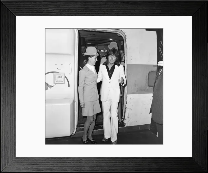 Framed Print : David Cassidy, singer, actor and musician, arrives at London Heathrow Airport Framed Print : David Cassidy, singer, actor and musician, arrives at London Heathrow Airport