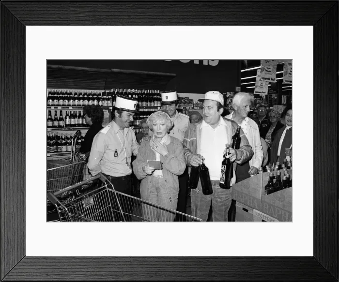 Framed Print : Filming of a series of Terry and June, where they go on a day trip to Framed Print : Filming of a series of Terry and June, where they go on a day trip to