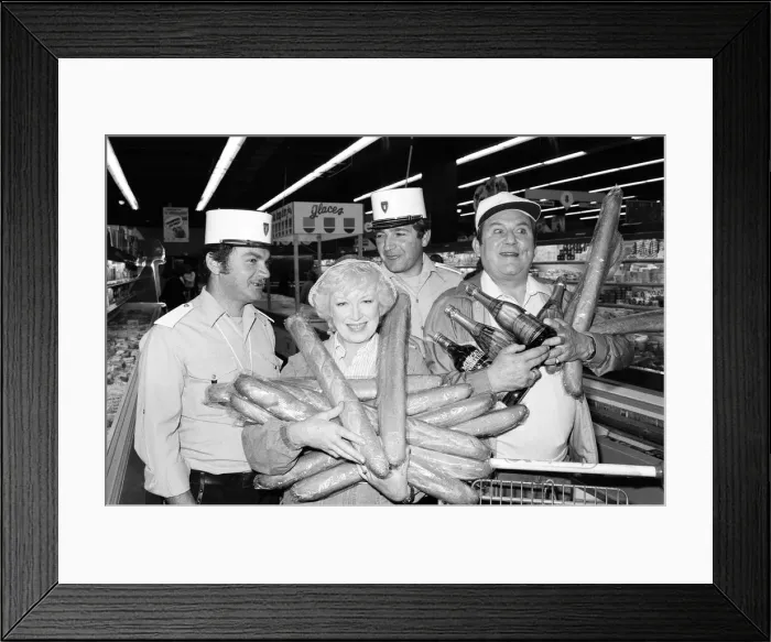 Framed Print : Filming of a series of Terry and June, where they go on a day trip to Framed Print : Filming of a series of Terry and June, where they go on a day trip to