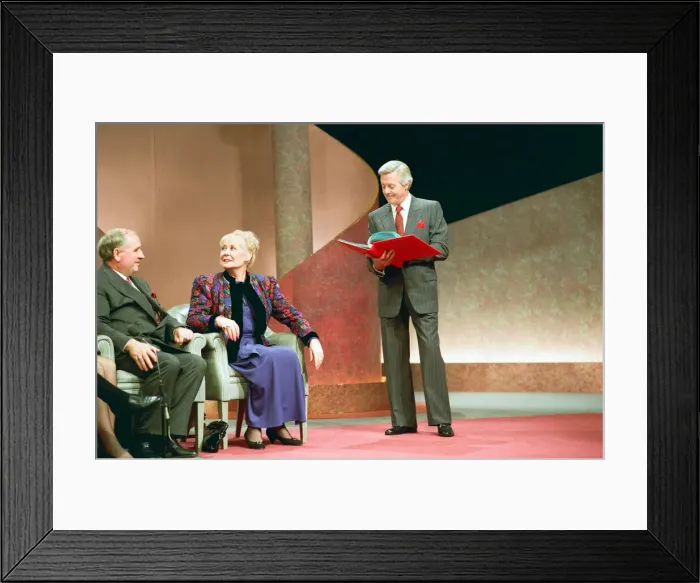Framed Print : Michael Aspel surprises Liz Dawn for the TV show This is your Life Framed Print : Michael Aspel surprises Liz Dawn for the TV show This is your Life