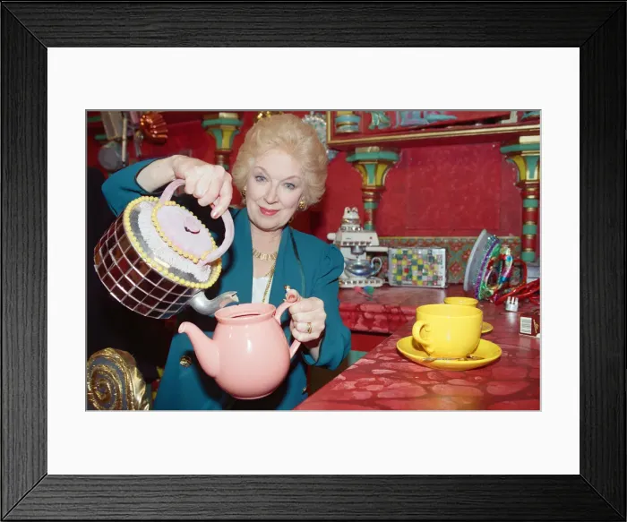 Framed Print : Actress June Whitfield. 15th September 1992 Framed Print : Actress June Whitfield. 15th September 1992