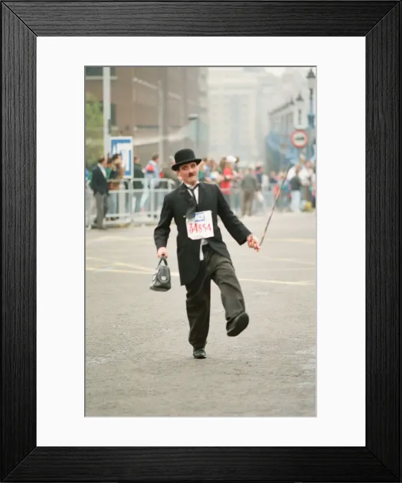 Framed Print : The London Marathon - 1990 Runners pass through and around the Tower Bridge area Framed Print : The London Marathon - 1990 Runners pass through and around the Tower Bridge area