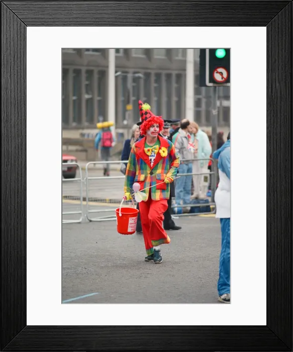 Framed Print : The London Marathon - 1990 Runners pass through and around the Tower Bridge area Framed Print : The London Marathon - 1990 Runners pass through and around the Tower Bridge area