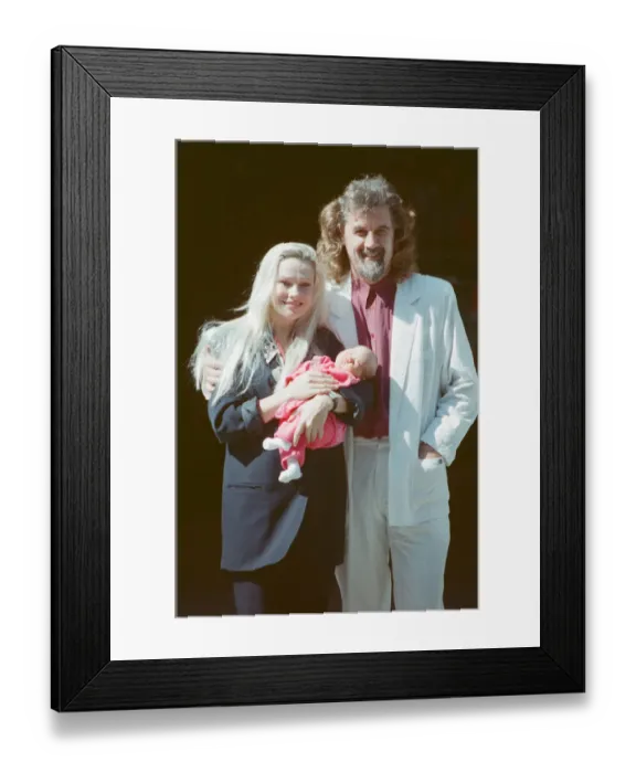 Framed Print : Billy Connolly, Pamela Stephenson and their new baby Scarlett Connolly. 6th August 1988