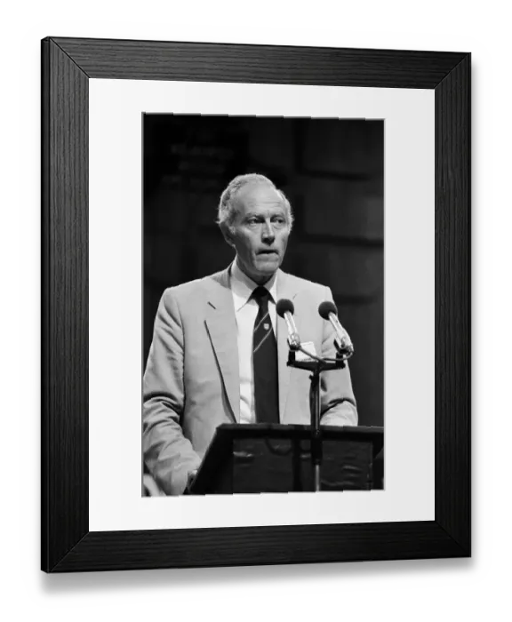 Framed Print : David Basnett speaks at the final day of the Trades Union Congress at Brighton Framed Print : David Basnett speaks at the final day of the Trades Union Congress at Brighton