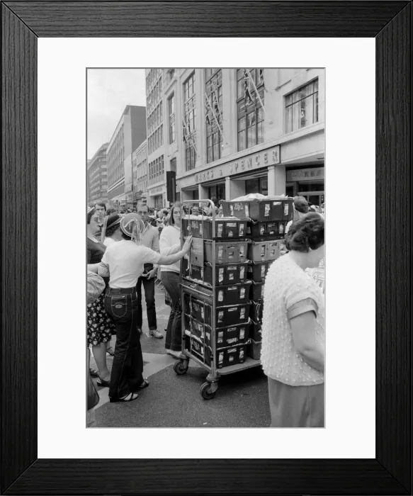 Framed Print : The Oxford Street Association staged a party for over 5000 children ahead of the Royal Framed Print : The Oxford Street Association staged a party for over 5000 children ahead of the Royal