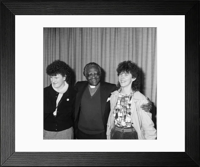 Framed Print : Bishop Desmond Tutu at London Airport, en route to Oslo to collect his Nobel prize Framed Print : Bishop Desmond Tutu at London Airport, en route to Oslo to collect his Nobel prize