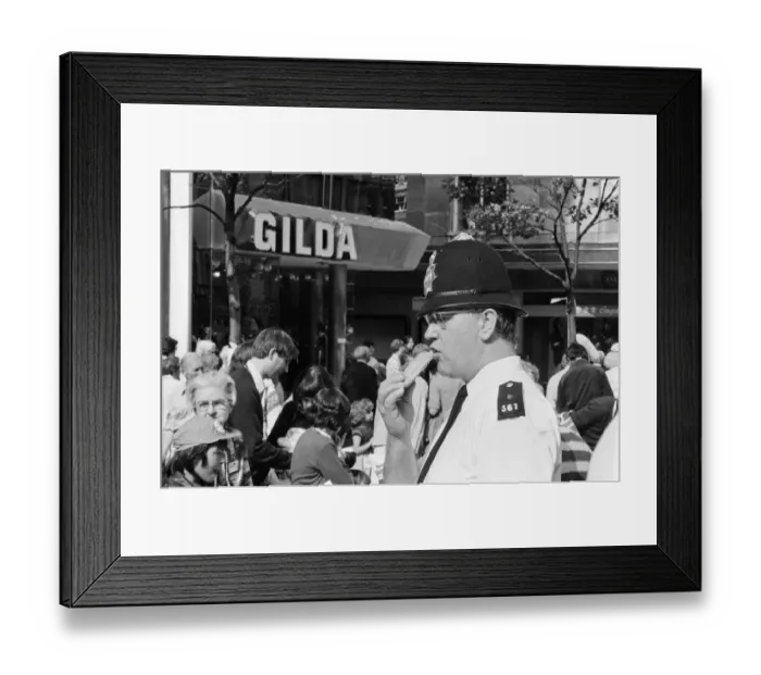 Framed Print : The Oxford Street Association staged a party for over 5000 children ahead of the Royal