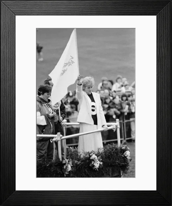 Framed Print : HRH Princess Diana, The Princess of Wales, launches the start of the 1988 London Framed Print : HRH Princess Diana, The Princess of Wales, launches the start of the 1988 London