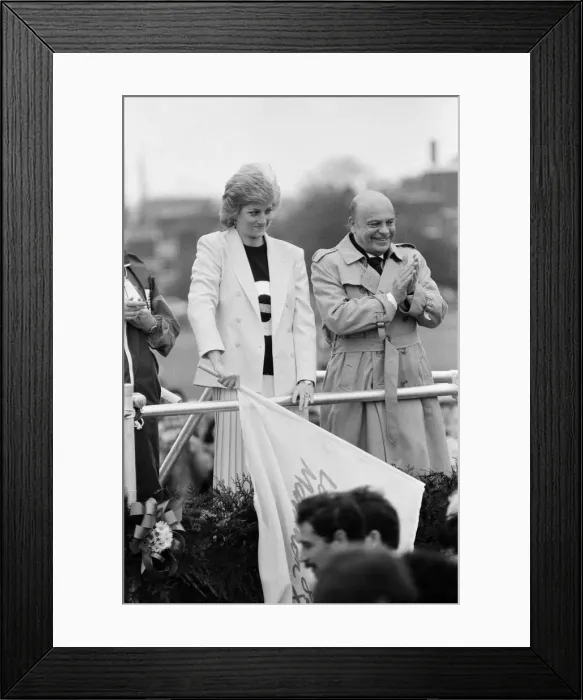 Framed Print : HRH Princess Diana, The Princess of Wales, launches the start of the 1988 London Framed Print : HRH Princess Diana, The Princess of Wales, launches the start of the 1988 London