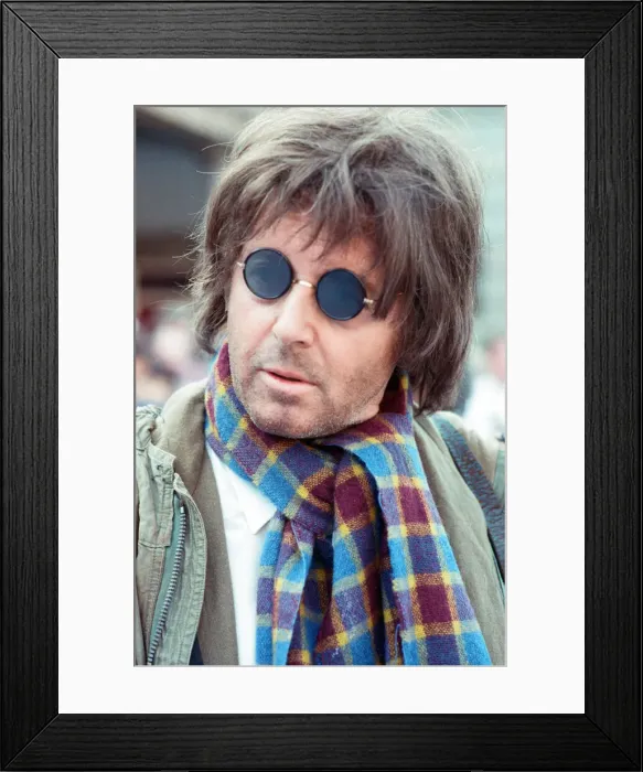 Framed Print : Michael Aspel surprises Phil Collins for the TV show This is your Life Framed Print : Michael Aspel surprises Phil Collins for the TV show This is your Life