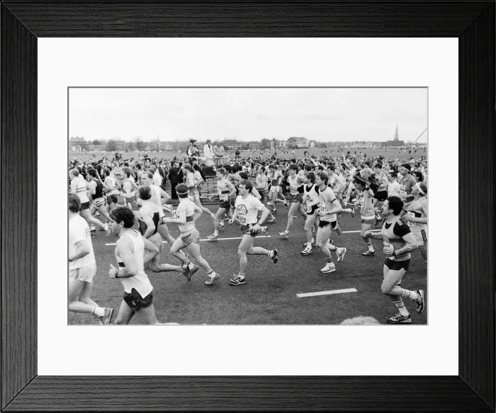 Framed Print : HRH Princess Diana, The Princess of Wales, launches the start of the 1988 London Framed Print : HRH Princess Diana, The Princess of Wales, launches the start of the 1988 London