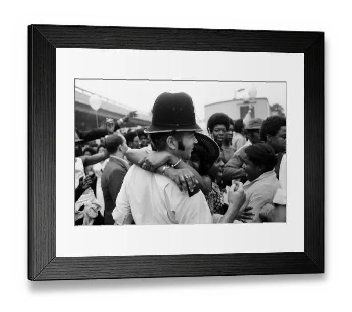 Framed Print : Atmosphere at the Notting Hill Carnival. Twenty-year-old Joanna Edward from Dominica