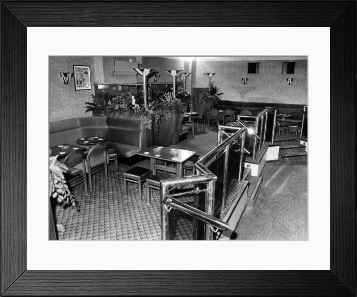 Framed Print : The Tally Ho pub in Coventry. 9th July 1985 Framed Print : The Tally Ho pub in Coventry. 9th July 1985