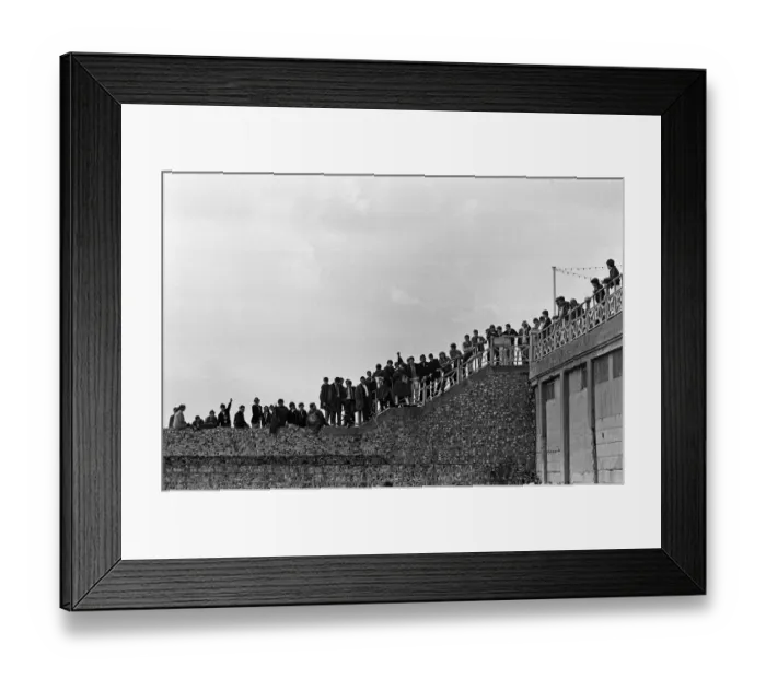 Framed Print : Mods, Brighton Beach, East Sussex, Monday 27th August 1979 Framed Print : Mods, Brighton Beach, East Sussex, Monday 27th August 1979