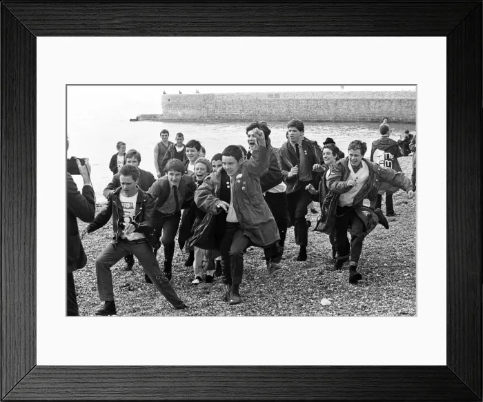 Framed Print : Mods, Brighton Beach, East Sussex, Monday 27th August 1979 Framed Print : Mods, Brighton Beach, East Sussex, Monday 27th August 1979