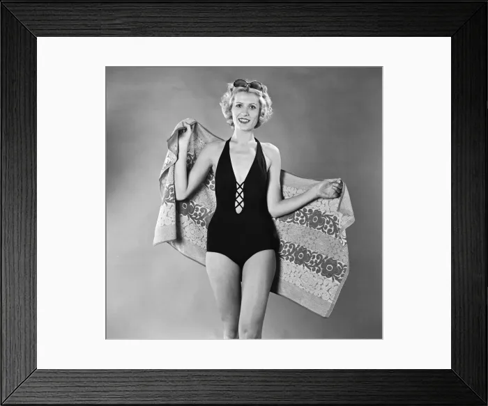 Framed Print : Margaret Wegrzyn from Poland seen here in the Daily Mirror studio modelling the latest