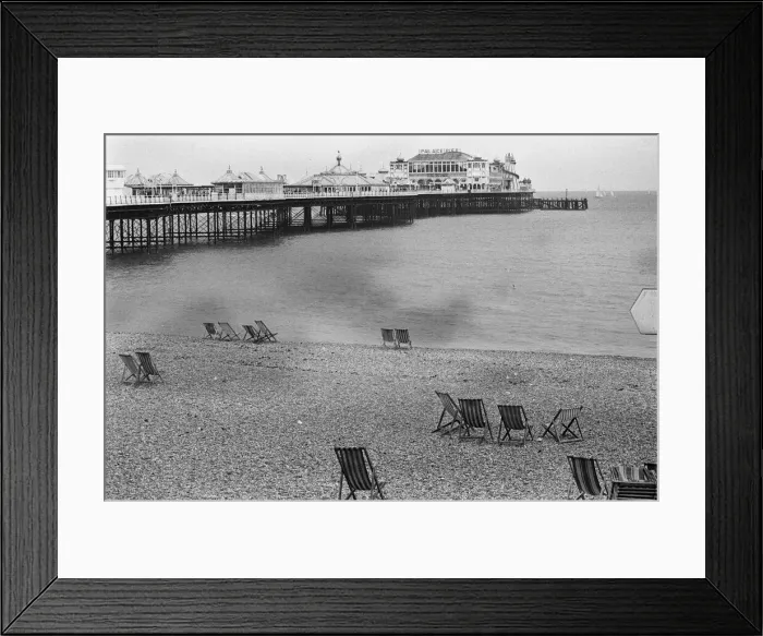 Framed Print : Beach Scenes, Brighton, East Sussex, Monday 27th August 1979 Framed Print : Beach Scenes, Brighton, East Sussex, Monday 27th August 1979