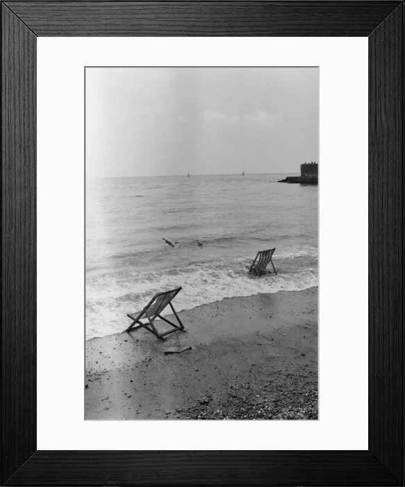 Framed Print : Beach Scenes, Brighton, East Sussex, Monday 27th August 1979 Framed Print : Beach Scenes, Brighton, East Sussex, Monday 27th August 1979