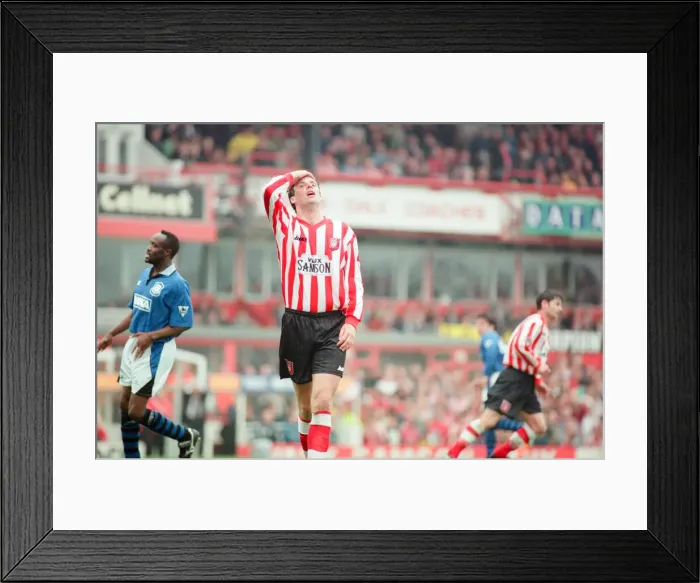 Framed Print : Sunderland 3-0 Everton, Premier league match at Roker Park Framed Print : Sunderland 3-0 Everton, Premier league match at Roker Park