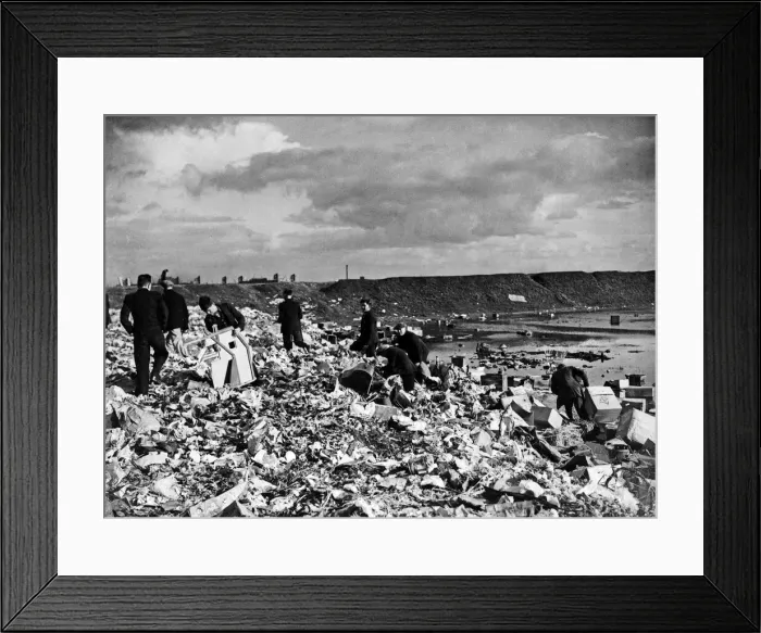 Framed Print : The unemployed of Cardiff pick over the rubbish tip close to the city. 19th October 1938 Framed Print : The unemployed of Cardiff pick over the rubbish tip close to the city. 19th October 1938