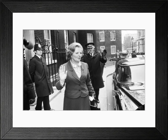 Framed Print : Margaret Thatcher enters Number 10 Downing Street after her historic election victory
