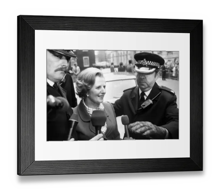 Framed Print : Margaret Thatcher enters Number 10 Downing Street after her historic election victory Framed Print : Margaret Thatcher enters Number 10 Downing Street after her historic election victory