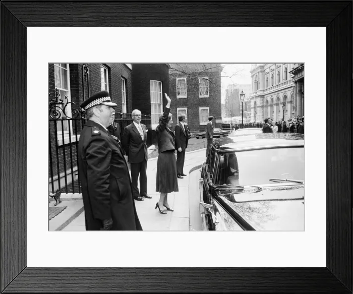 Framed Print : Margaret Thatcher enters Number 10 Downing Street after her historic election victory Framed Print : Margaret Thatcher enters Number 10 Downing Street after her historic election victory