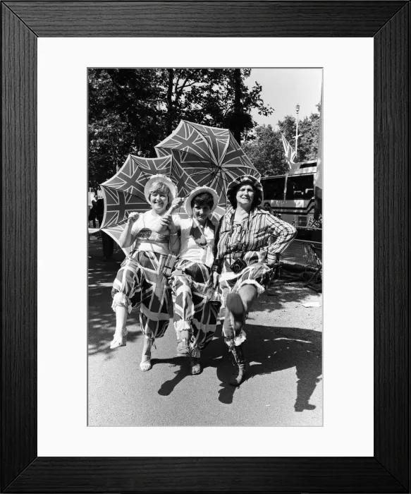 Framed Print : Hundreds of would-be Royal watchers started settling down in front of the Victoria Framed Print : Hundreds of would-be Royal watchers started settling down in front of the Victoria