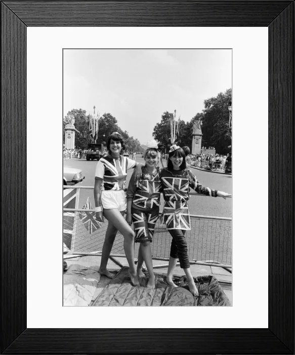 Framed Print : Hundreds of would-be Royal watchers started settling down in front of the Victoria Framed Print : Hundreds of would-be Royal watchers started settling down in front of the Victoria