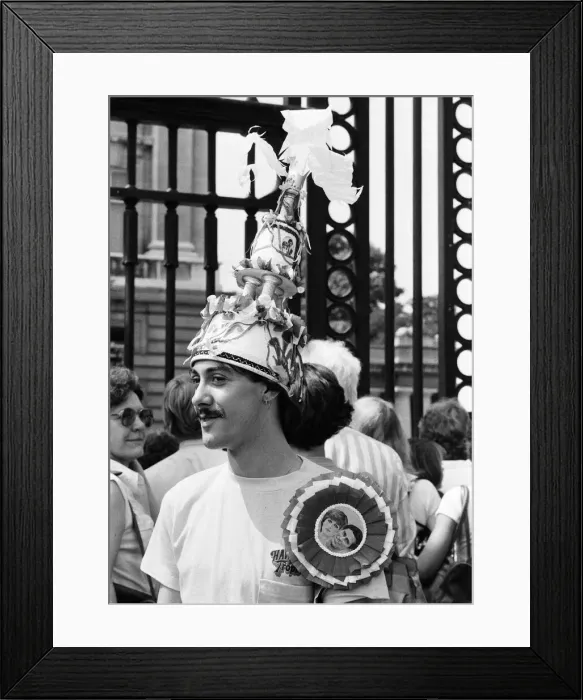 Framed Print : Hundreds of would-be Royal watchers started settling down in front of the Victoria Framed Print : Hundreds of would-be Royal watchers started settling down in front of the Victoria