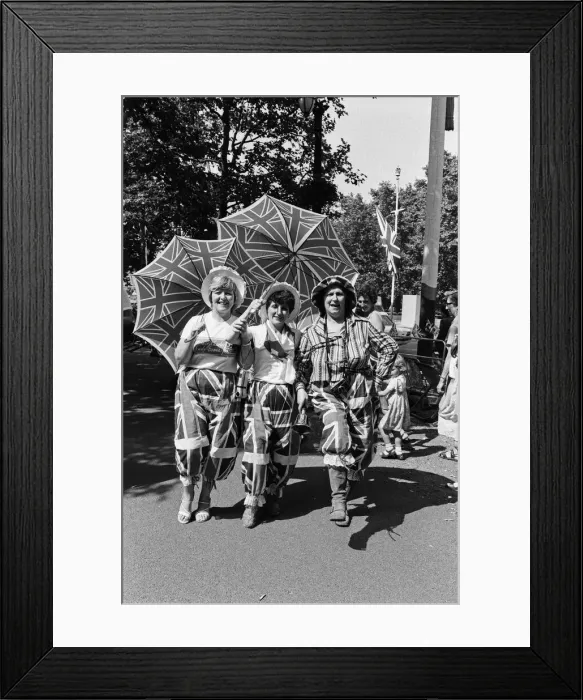 Framed Print : Hundreds of would-be Royal watchers started settling down in front of the Victoria Framed Print : Hundreds of would-be Royal watchers started settling down in front of the Victoria