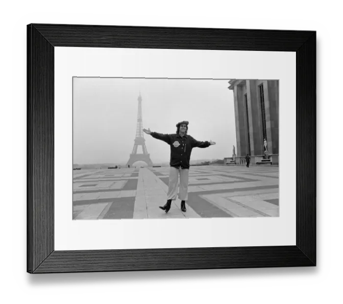 Framed Print : Elton John pictured in Paris in front of the Eiffel Tower