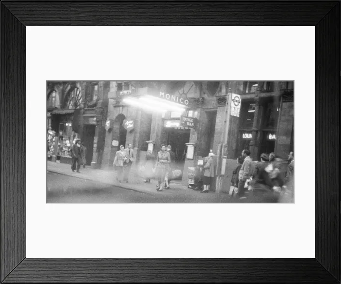 Framed Print : Cafe Monico, Lounge Bar, Shaftesbury Avenue, Soho, West London, 9th May 1956 Framed Print : Cafe Monico, Lounge Bar, Shaftesbury Avenue, Soho, West London, 9th May 1956