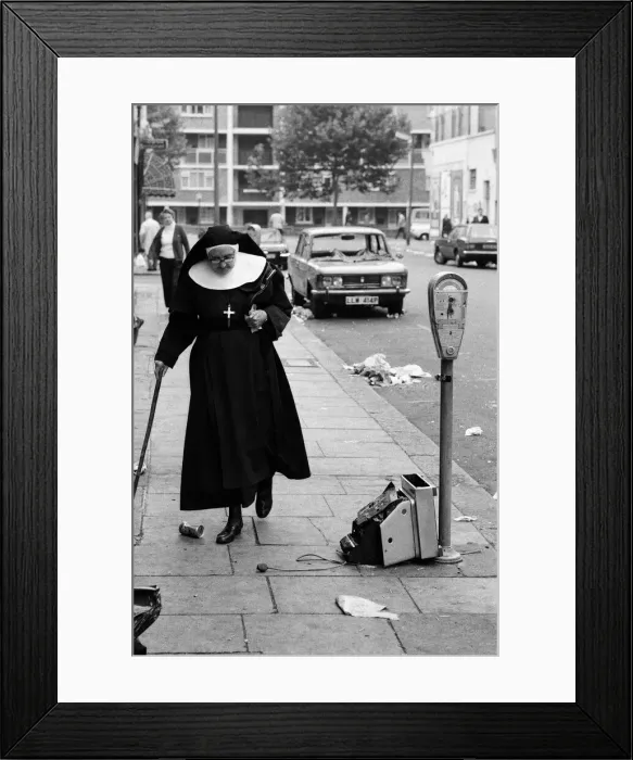 Framed Print : Cleaning-up began in the streets of Notting Hill after monday nights rioting following Framed Print : Cleaning-up began in the streets of Notting Hill after monday nights rioting following