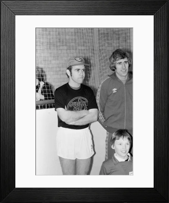 Framed Print : Elton John opens Jubilee Hall Recreation Centre in Covent Garden, London Framed Print : Elton John opens Jubilee Hall Recreation Centre in Covent Garden, London