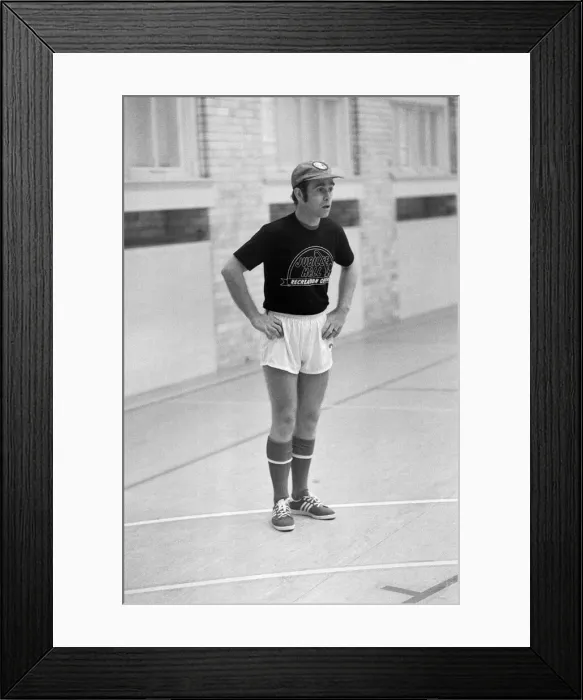 Framed Print : Elton John opens Jubilee Hall Recreation Centre in Covent Garden, London Framed Print : Elton John opens Jubilee Hall Recreation Centre in Covent Garden, London