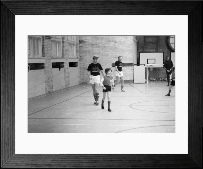 Framed Print : Elton John opens Jubilee Hall Recreation Centre in Covent Garden, London