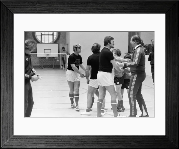 Framed Print : Elton John opens Jubilee Hall Recreation Centre in Covent Garden, London Framed Print : Elton John opens Jubilee Hall Recreation Centre in Covent Garden, London